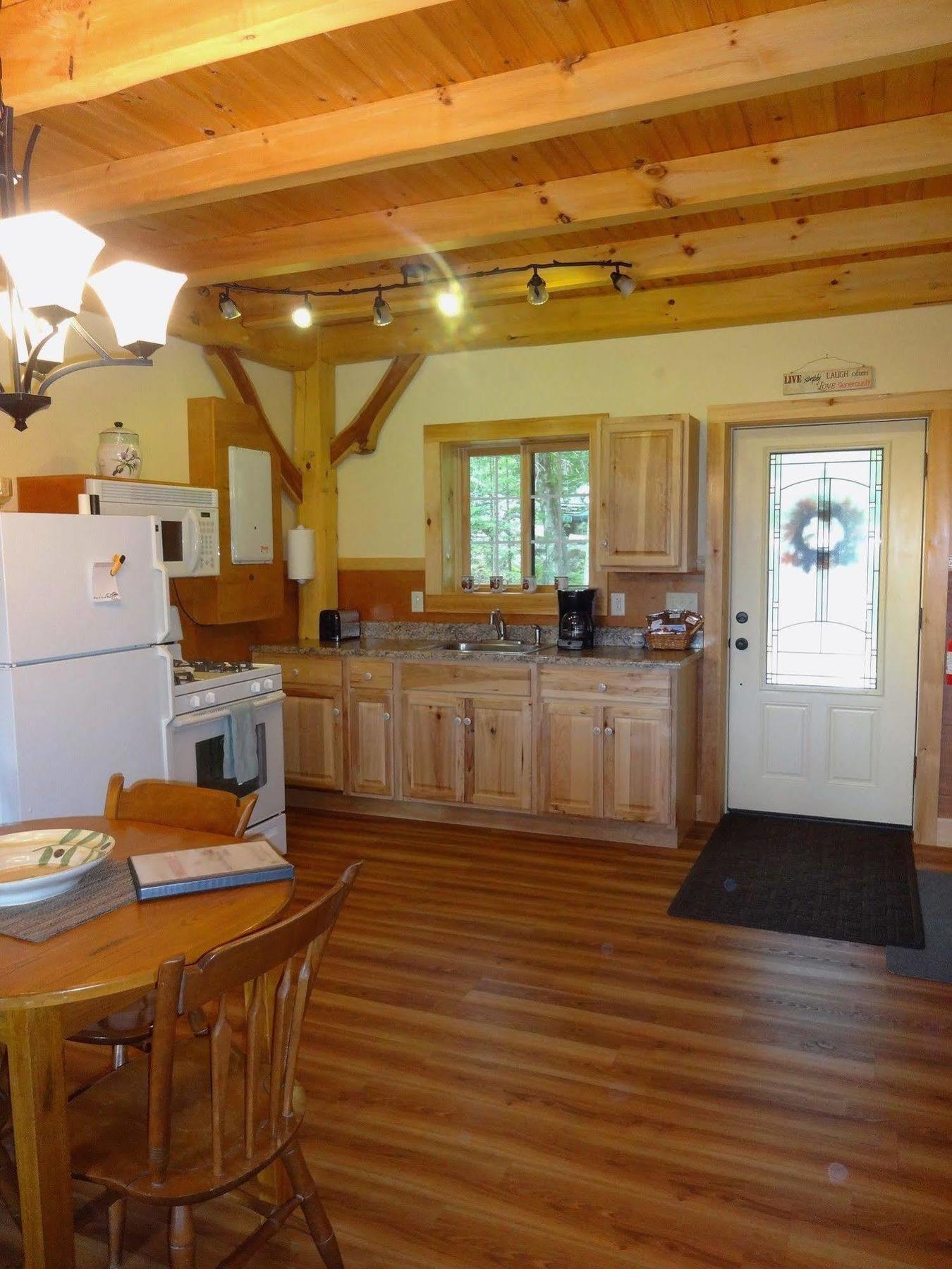 Robert Frost Mountain Cabins มิดเดิลแบรี ภายนอก รูปภาพ